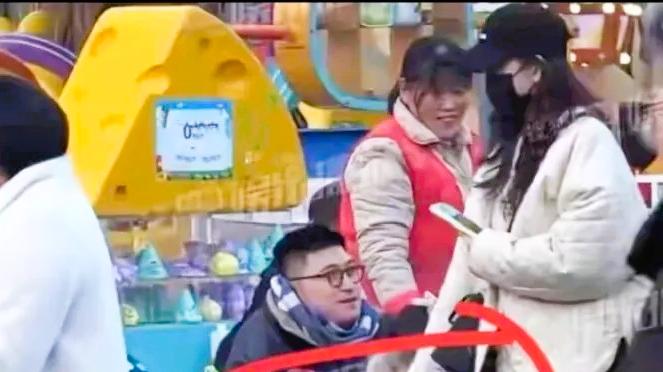 王鸥带两岁女童公园玩耍，南宁领证隐婚证据链被扒