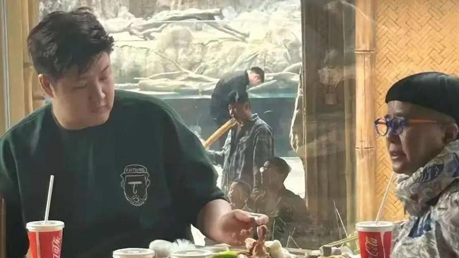 央视主持人私下聚会曝光，形象与舞台大不同