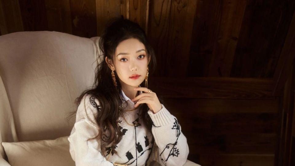 希林娜依高甜美精致 白皙美足