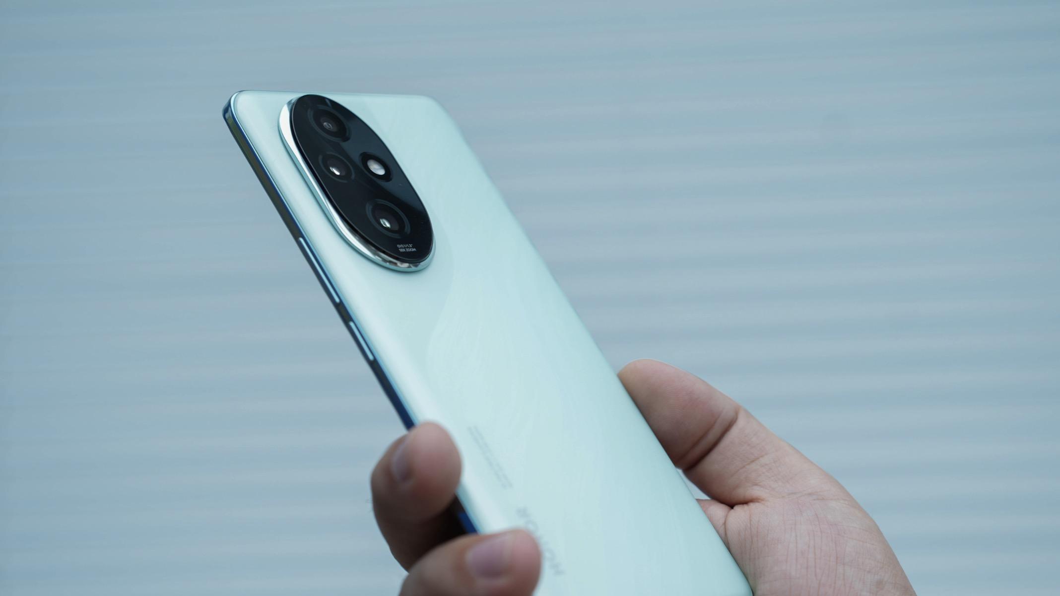 为什么内行人更推荐荣耀200 Pro，而不是荣耀300？因为优势明显！