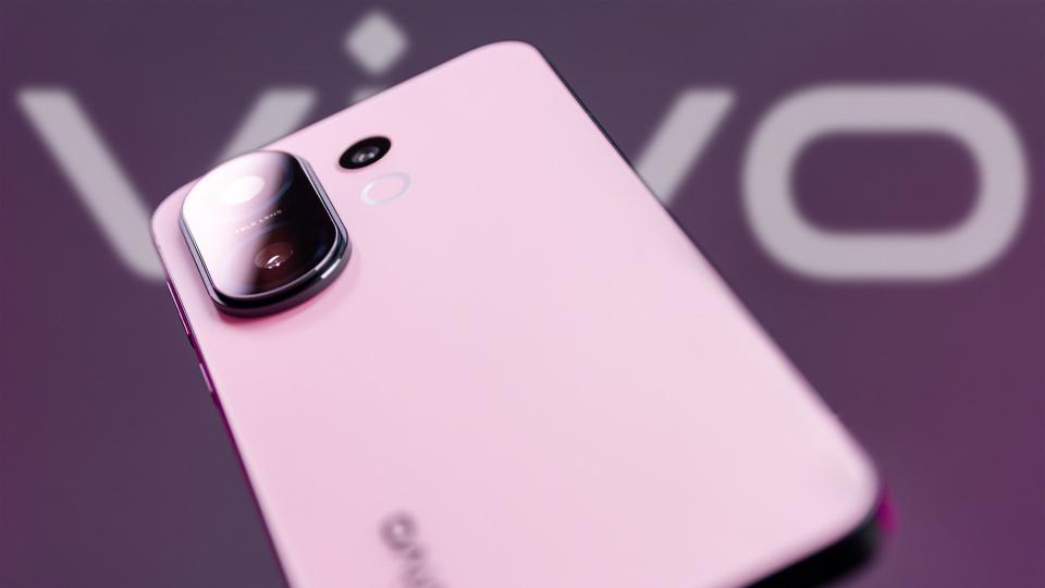 榮耀500與vivo S50：中端市場雙雄爭霸，誰更值得期待？