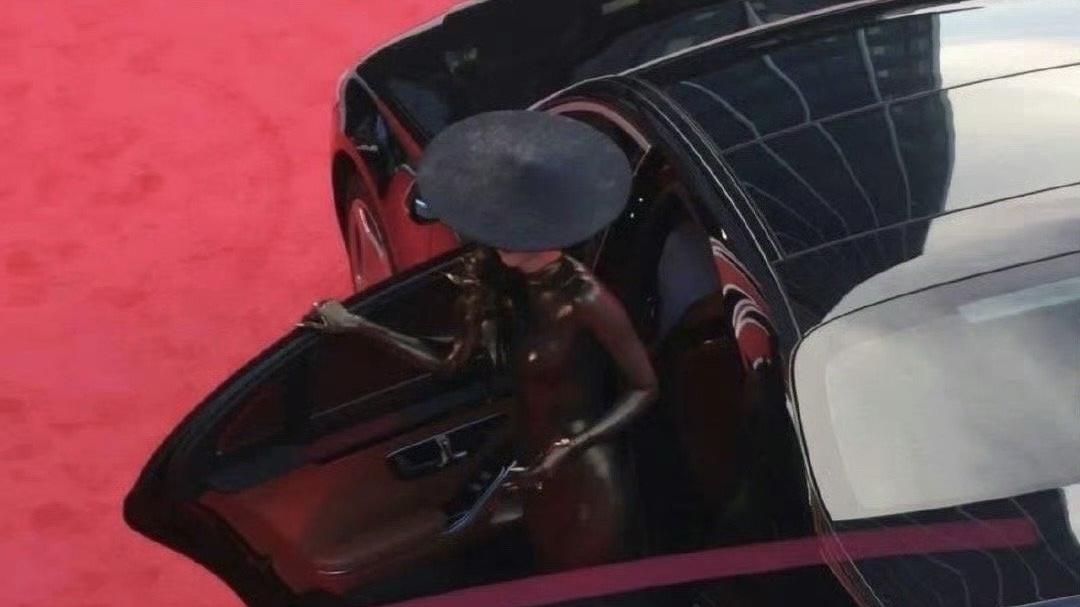 迪丽热巴红毯杀疯了！“主人级别”气场，直接封神！