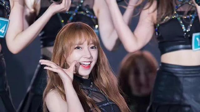 程潇，身体软，做什么动作都好看，天生就迷人，身材太有吸引力啦