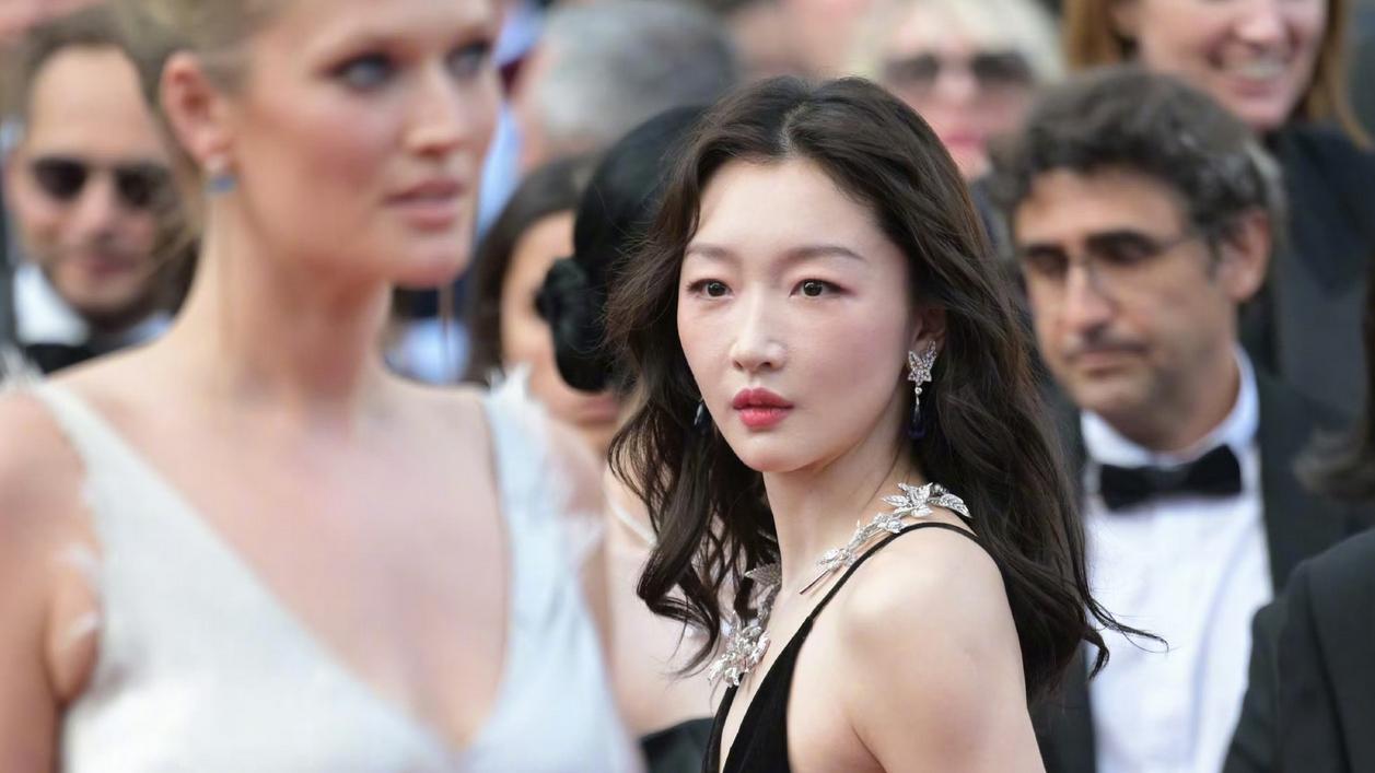 周冬雨张凌赫G社生图引热议，“豪门姐弟”一个回春、一个杀疯！