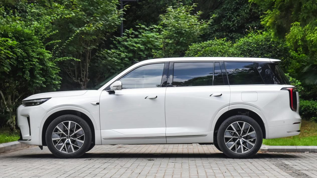 22万级插混SUV，配激光雷达+鸿蒙座舱+电四驱，长5米，5/6座可选