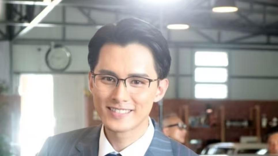 TVB小生与女友创宠物品牌！接地气更亲自摆摊，望与演艺双线发展