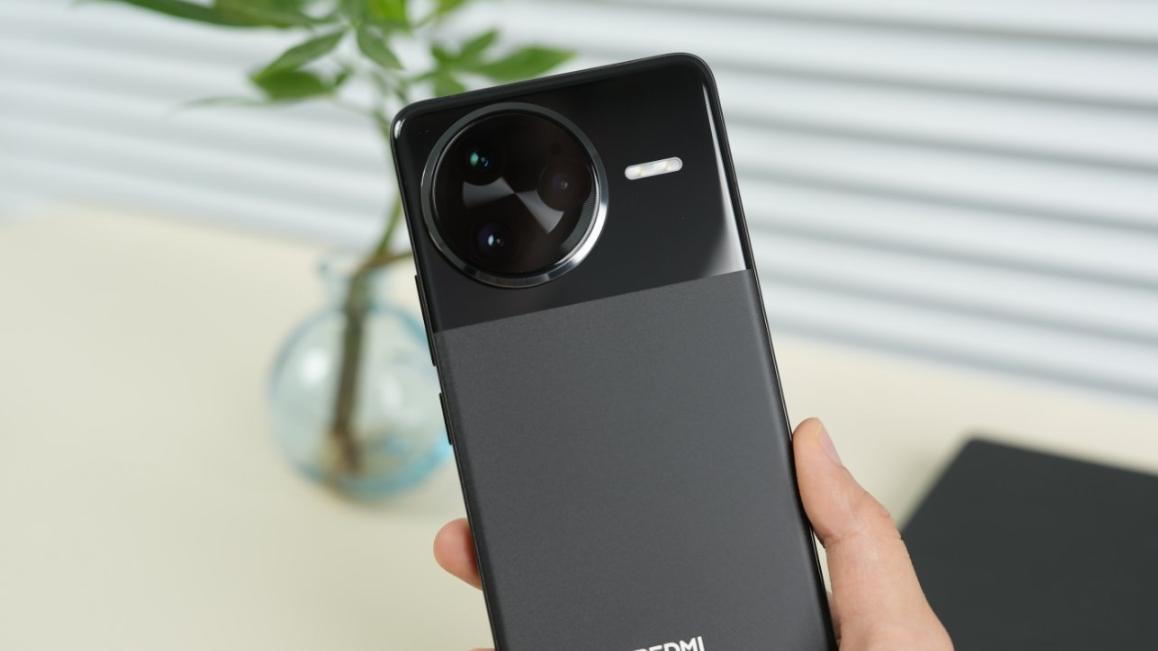 红米果断清仓！512GB暴跌1200元，骁龙8至尊版+2K屏+120W快充