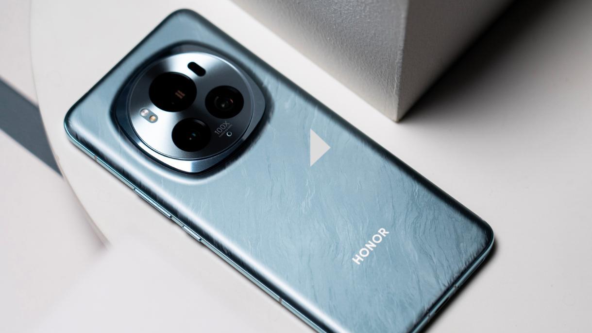 荣耀坚持“清仓”，从5699元跌至3449元，卫星通信+5600mAh