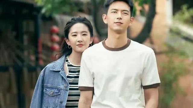 狗仔又曝娱乐圈大瓜，两位顶流姐弟恋，网友：种种迹象是赵丽颖？