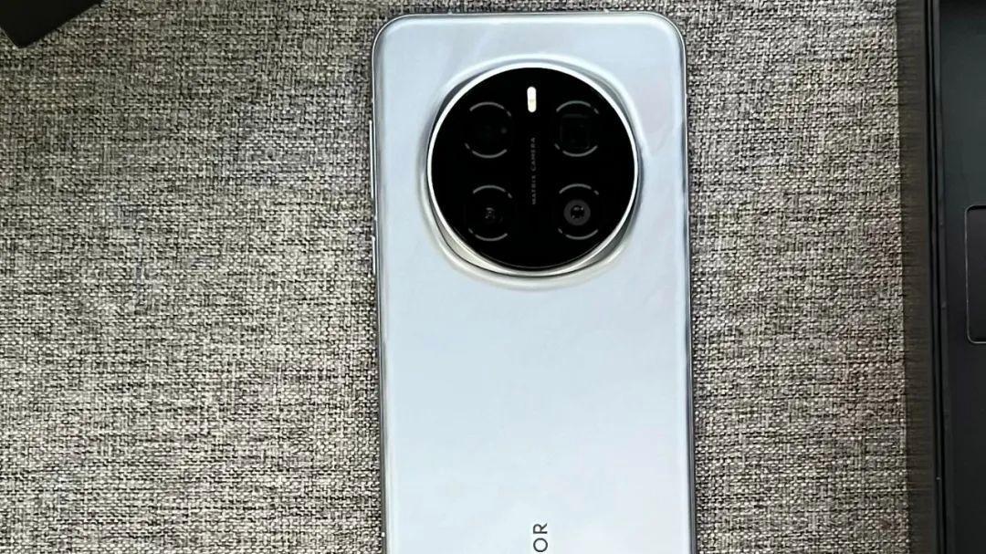 比较值得购买的两款高端旗舰，一款解锁领先，另一款价格不贵！