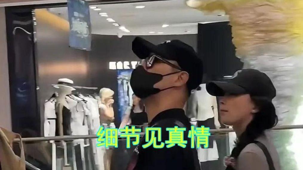 汪峰带森林北逛街，女方身材真好，俩人全程手牵手很甜蜜