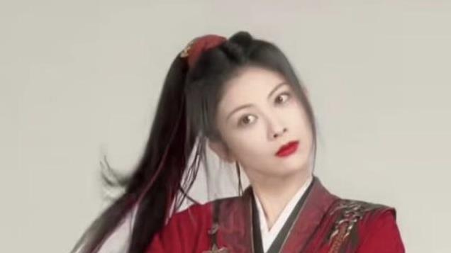 《大奉打更人》：神秘的二号露脸，33岁的她性感迷人是赵丽颖闺蜜