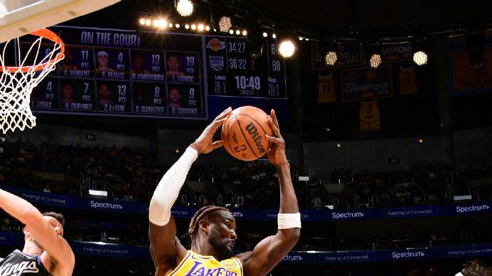 惨遭罚球绝杀！东契奇空砍31+5+9，里夫斯仅15中3，斯玛特14分4断