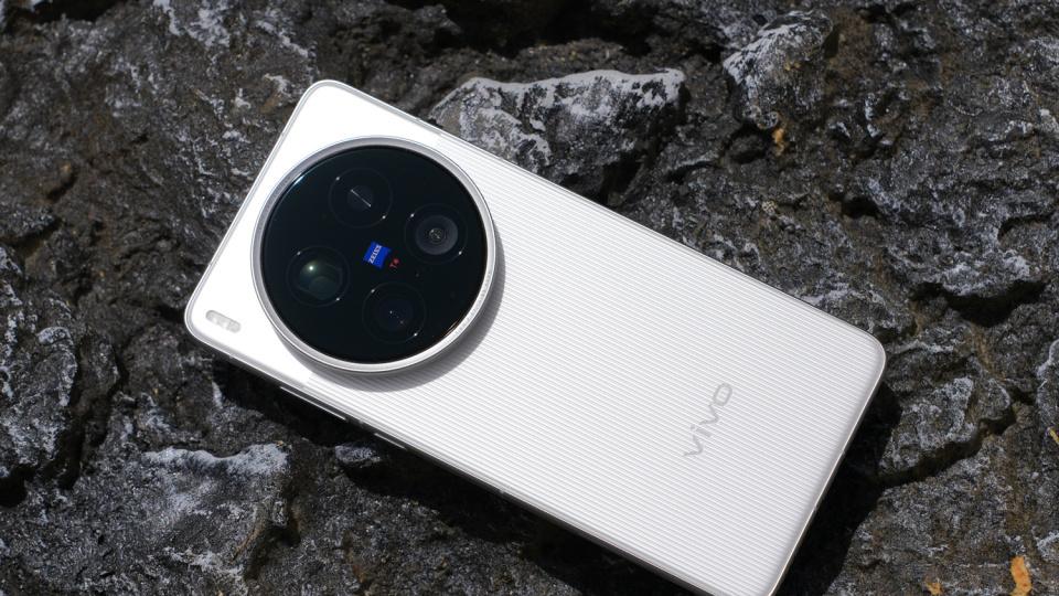 vivo X300系列再次被确认：天玑9500搭配蔡司新镀膜，规格开始下放！
