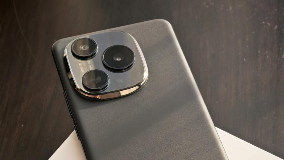 榮耀再掀電池風暴：10000mAh中端機+9000mAh旗艦機，雙機齊發！