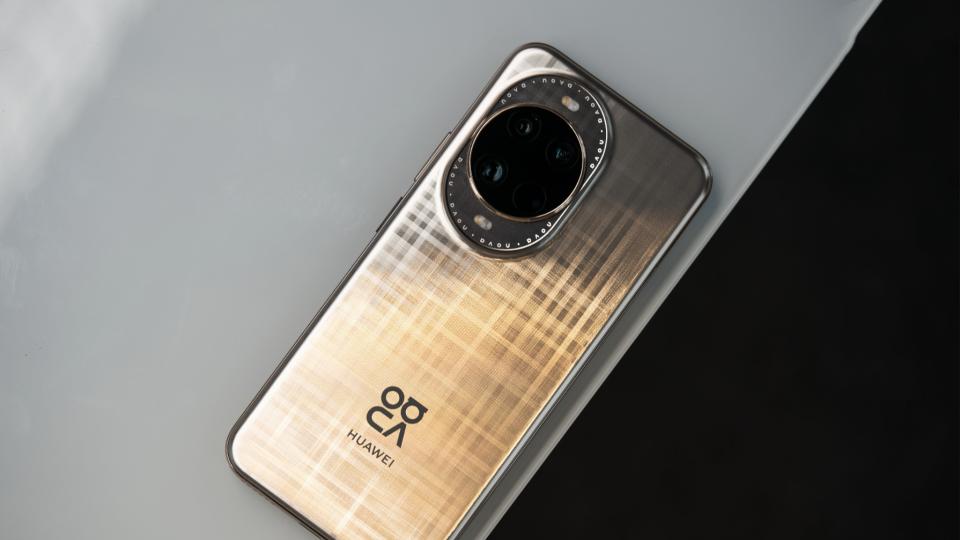 国内Q2手机市场：华为登顶，折叠屏下滑，苹果折叠屏成焦点！