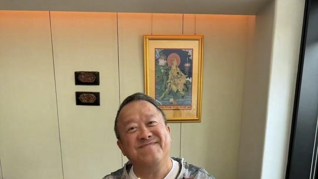 曾志伟新合照，惹争议