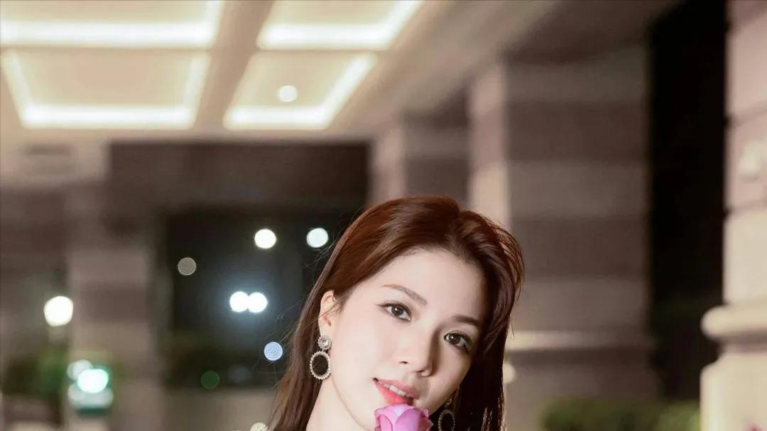 TVB女星“过人之处”大赏，陈晓华的脖子、张曦雯的脸，主打一个“超纲”生长