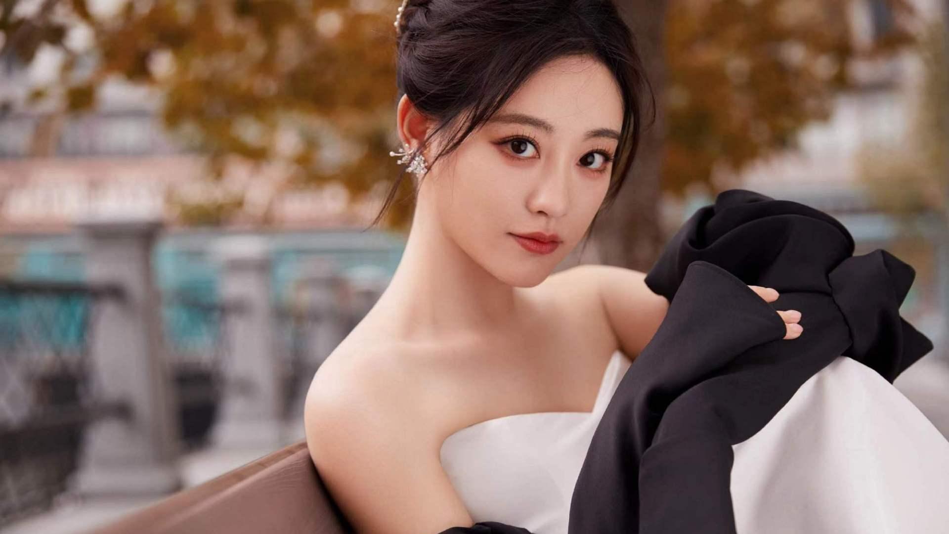 祝绪丹发文告别嘉行，迪丽热巴是否续约被讨论，嘉行未来何去何从