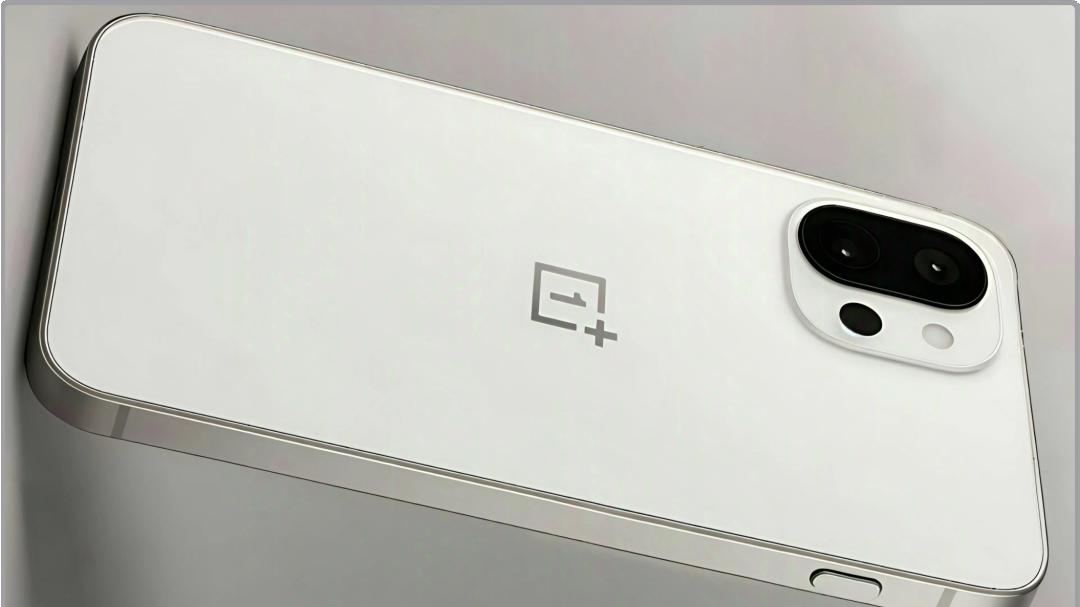 外观泄露！“西装暴徒”一加13T现身