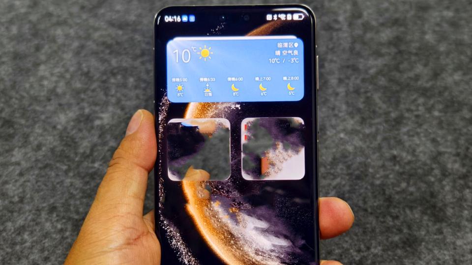 华为Mate80 Pro屏幕转向：常规大尺寸+直屏设计，变化颇大