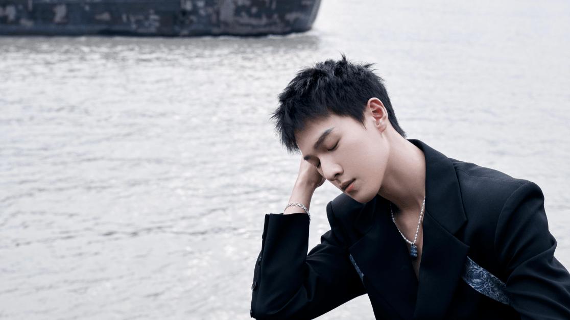 李昀锐 “上桌” 王鹤棣 “失宠”，揭开了娱乐圈升咖的真相