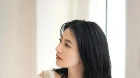 45岁高圆圆山上野炊，千鸟格穿搭吸睛，赵又廷堪称人生赢家