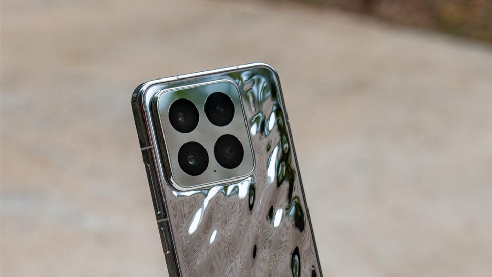 疑似小米16 Pro Max被确认：横向大矩阵+副屏设计，配置规格也已清晰