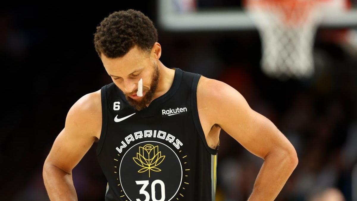 詹姆斯正式被湖人下放到南湾湖人，库里近五年曾三次被下放