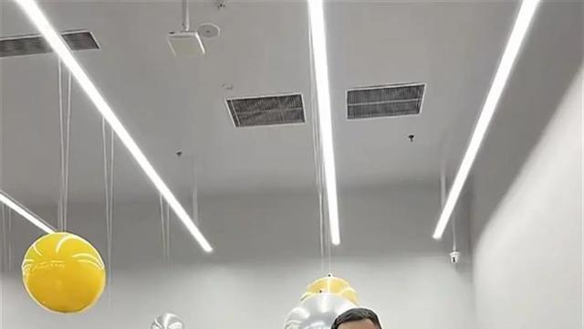 小米SU7坠崖车主又提了一辆SU7MAX，发文感谢雷军