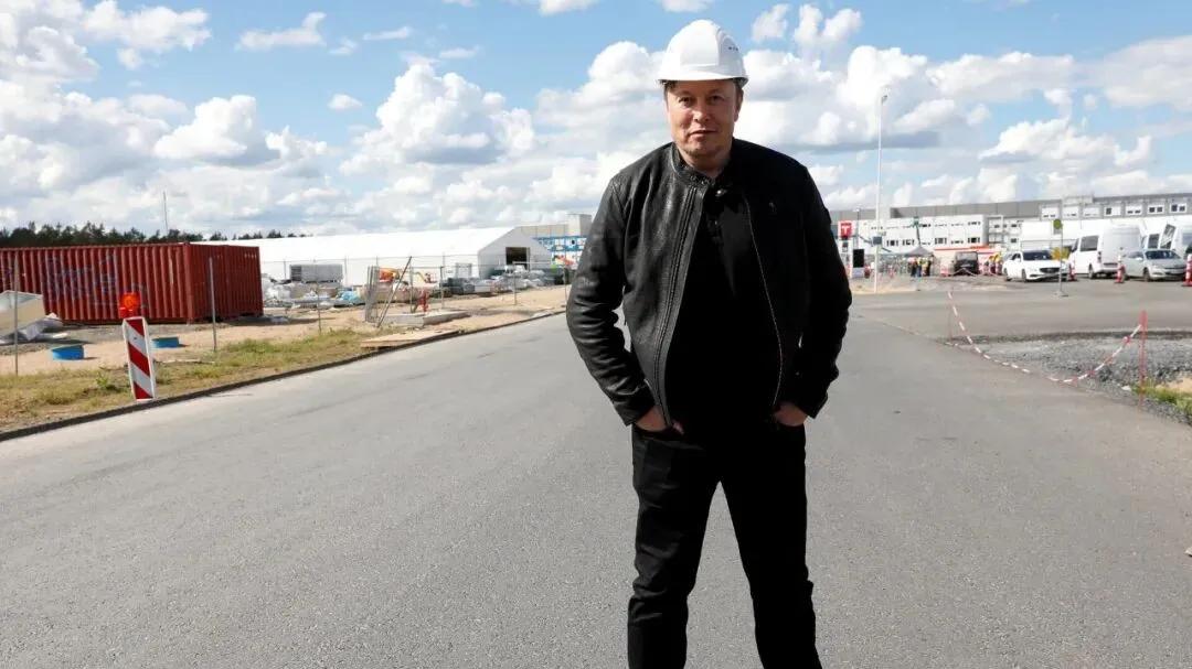 馬斯克要建超級晶圓廠，月產能100萬片！