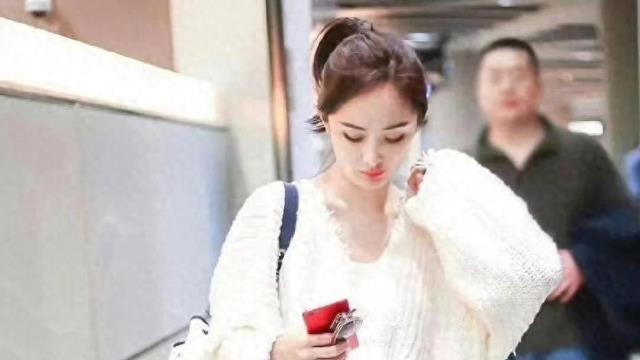 这是杨幂什么时期呢，感觉嫩的都能掐出水来！