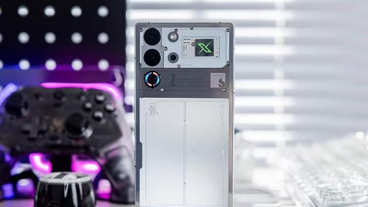 性能榜第一，顶配24GB+1TB，骁龙8至尊领先版+7500mAh+120W