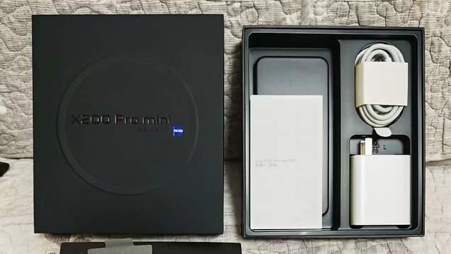 奥利奥镜头带光学变焦，这款国产旗舰手机，6.31英寸小屏就是好用