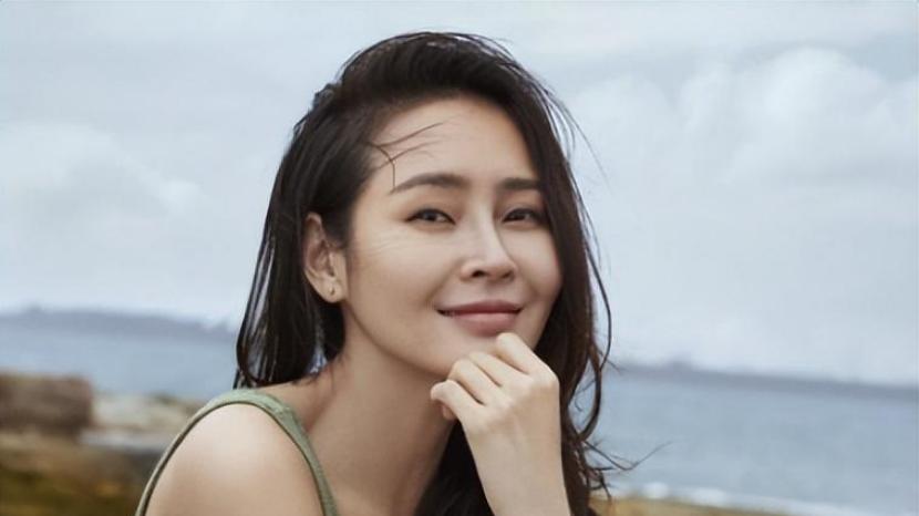 于明加的幸福密码：不嫁豪门嫁真爱，两个女儿成人生赢家