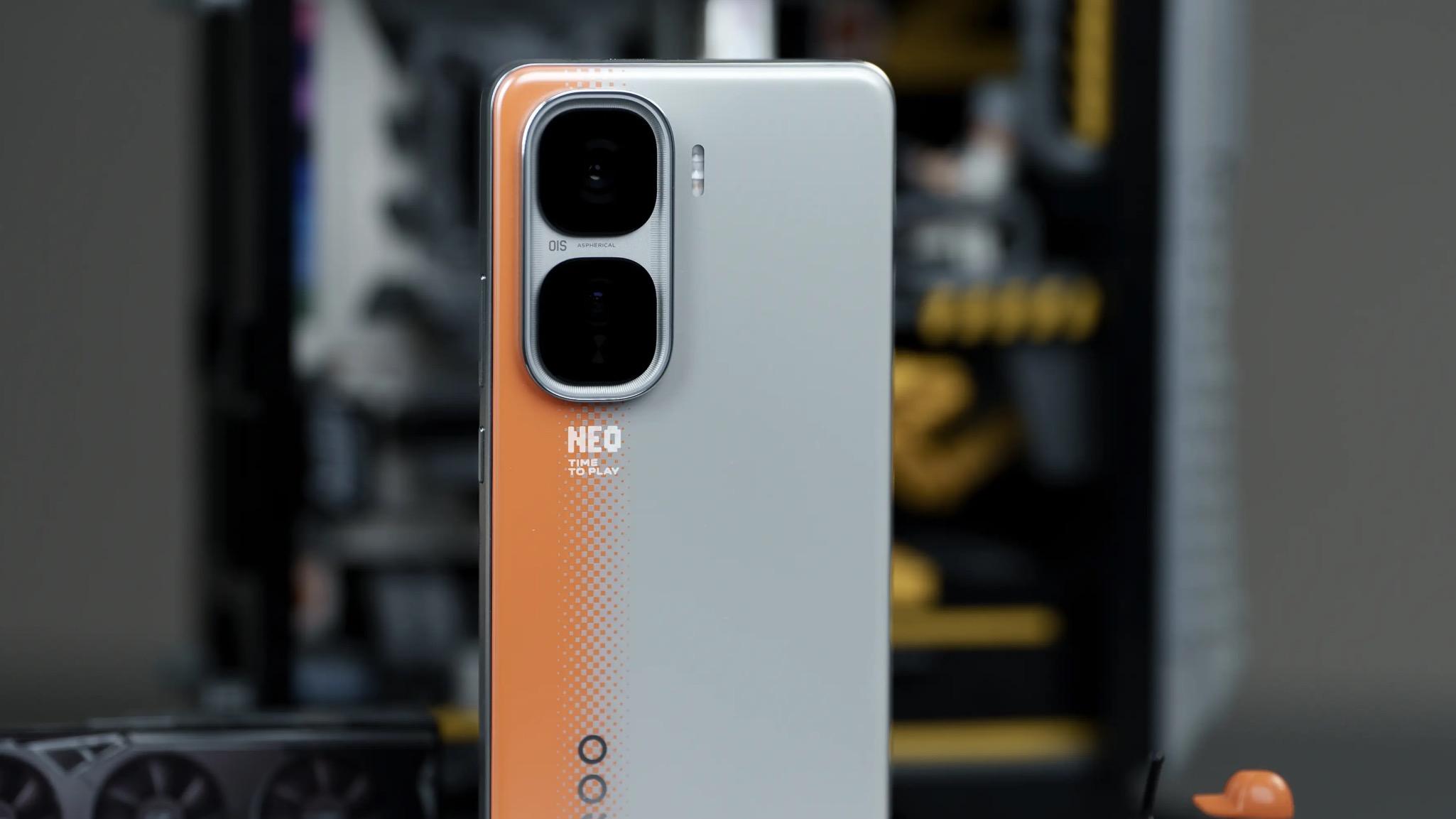 从2399元跌至1503元，骁龙8Gen3+Q2芯片，中端旗舰跌至千元机市场