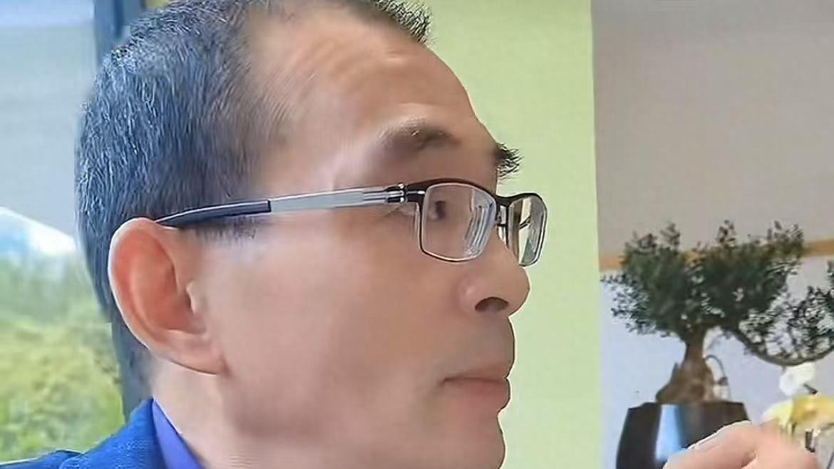 谢岳主动谈起老婆，亲妈也去送儿子了，不露面另有原因