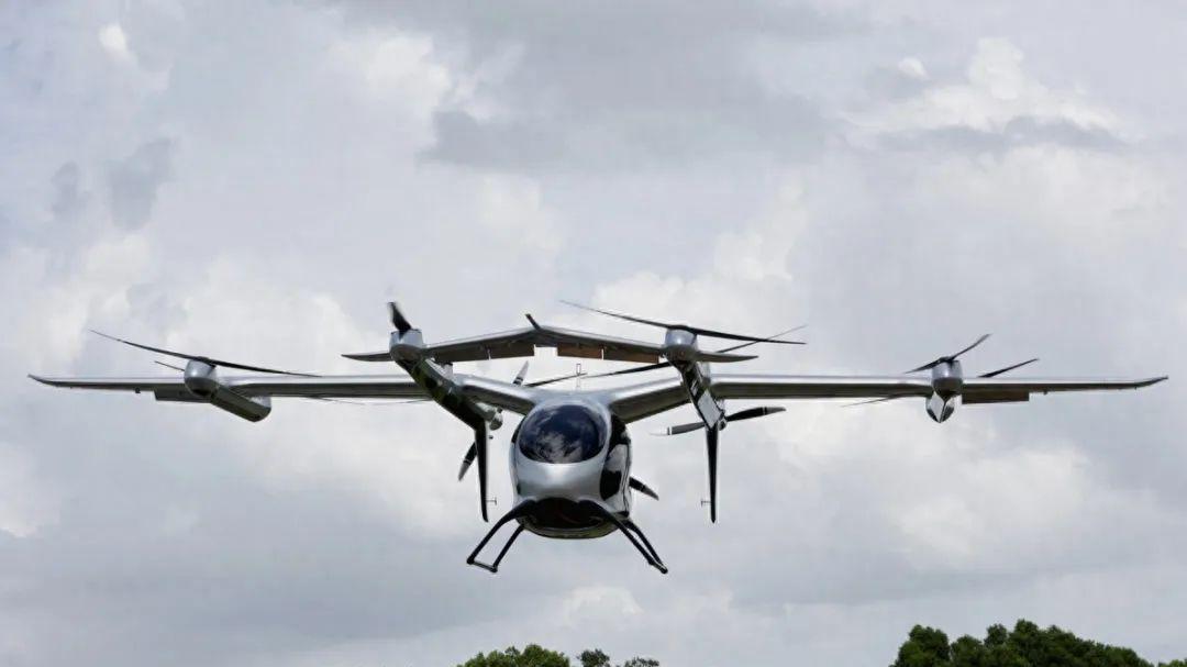 国内首架纯电动飞机正式交付：2吨重，垂直起降！