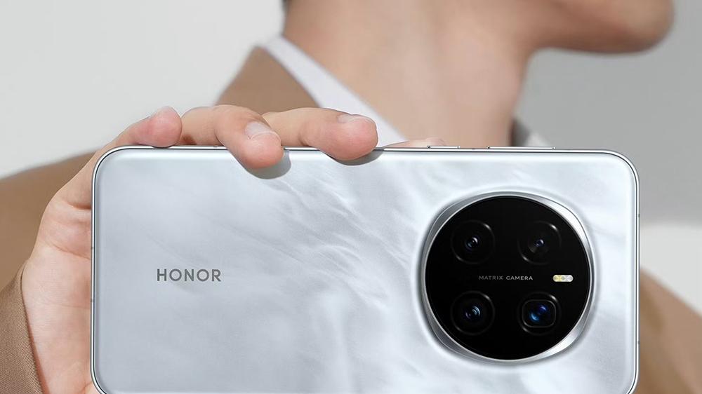 荣耀目前“价格跳水”的一款旗舰手机，从4999跌至3824，价格亲民