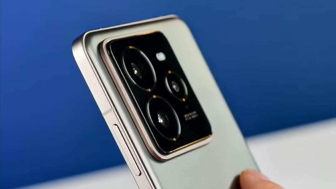 友商果断“发飙”，骁龙8至尊版旗舰跌至3127元，6500mAH+120W