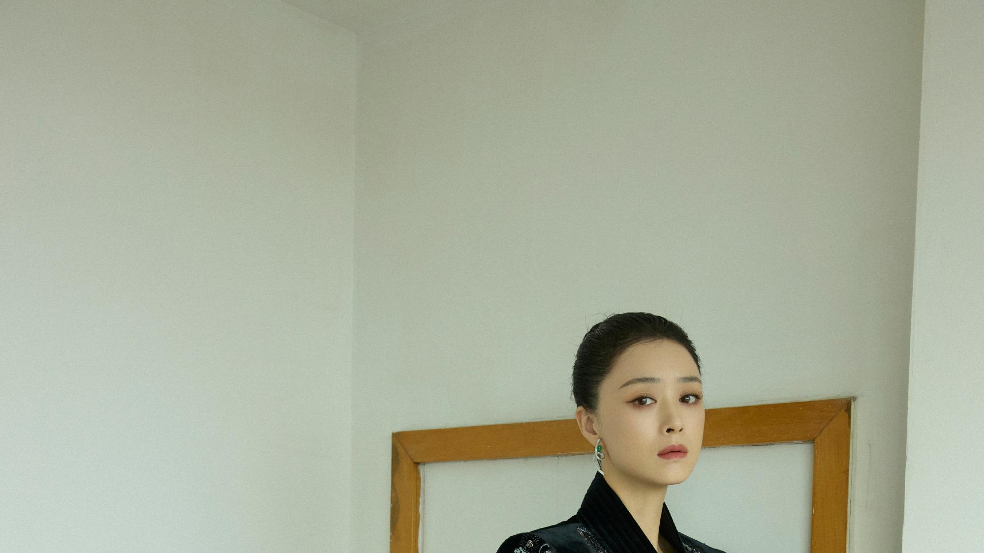 蒋欣金熊猫奖上班，国风造型好美