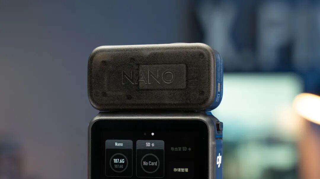 大疆出了款一千多的拇指相機，跟友商玩起了貼身肉搏？