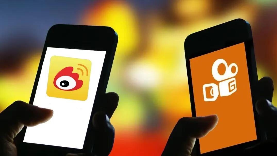 快手和微博因熱搜榜長期大量炒作明星動態和瑣事，被網信辦約談警告查處