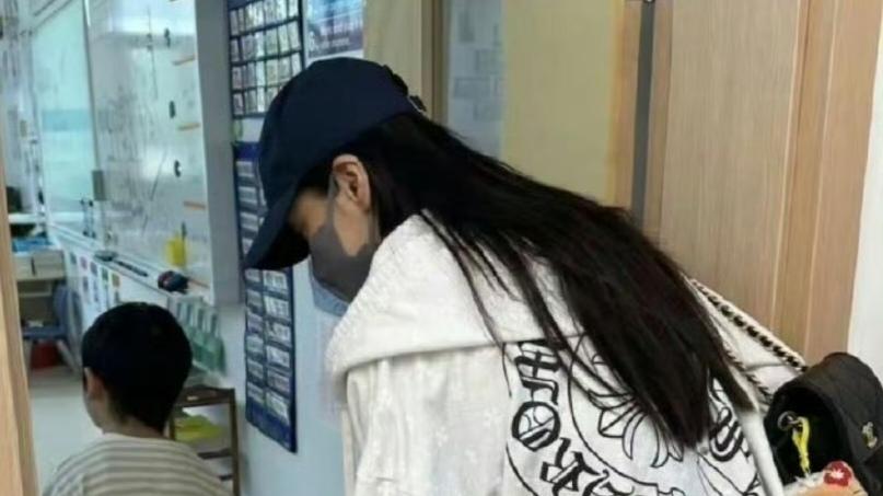 Angelababy带小海绵“玩转”巴黎，这暑假太“豪横”了！