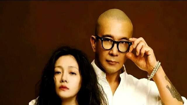 马筱梅开播晒孕肚，透露即将休息，汪小菲抚摸妻子肚子爱意满满