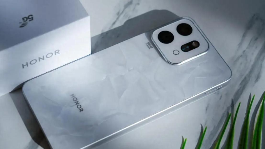 荣耀“以退为进”，发布五个月跌至763元，稳坐千元机卷王