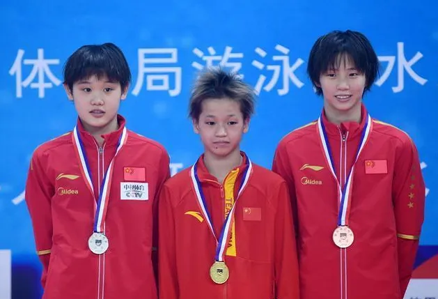 CCTV5直播！全红婵冲击冠军，10米台巅峰对决，全红婵陈芋汐张家齐争冠