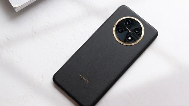 华为豁出去了，7000mAh+鸿蒙系统，256GB高配才卖1094元