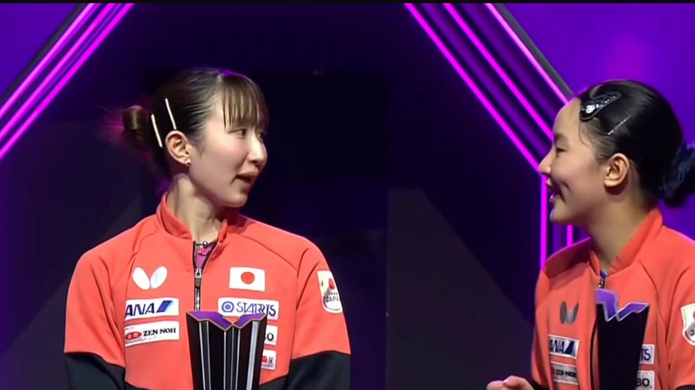 颁奖时，张本美和主动与早田希娜握手，日本女单姐妹此前有过矛盾