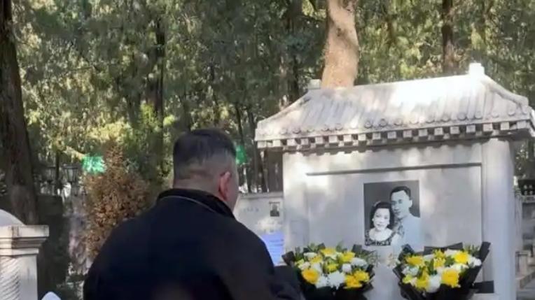 杨议清明前祭拜恩师侯宝林、三哥侯耀文，还想再去看看二哥侯耀华